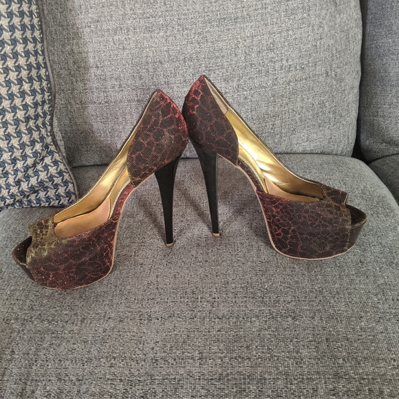 Open toe 5.5-in heels size 8 - Picture 2 of 4